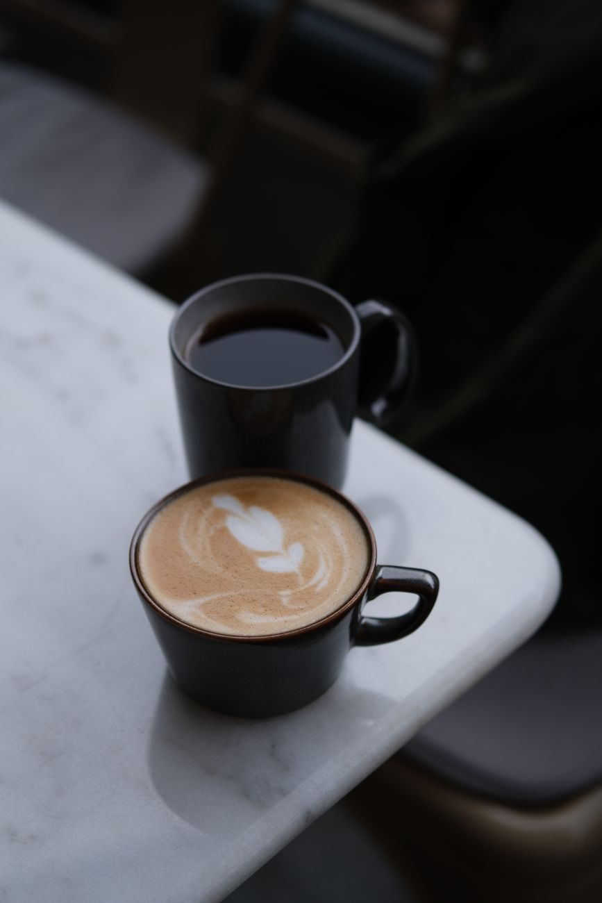 Una taza de café, relacionada con la relajación del esfínter esofágico inferior en algunos estudios