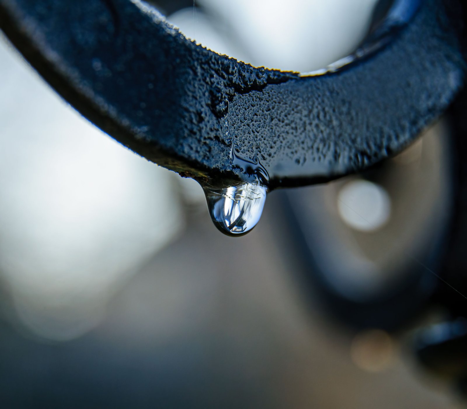 Ilustracion de una gota de agua, que representa la humedad atrapada en el canal auditivo tras nadar