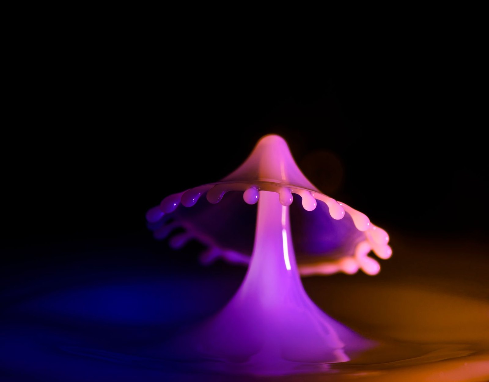 Illustration d'une goutte d'eau, symbolisant l'humidite piegee dans le conduit auditif apres la baignade