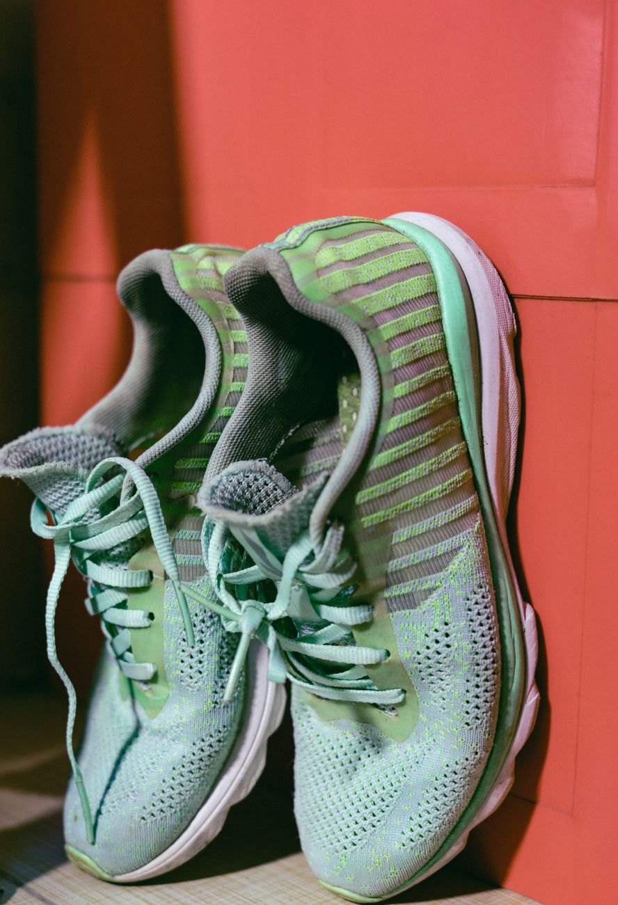 Scarpe da passeggio, utili per il cuore ma da sole insufficienti per i muscoli